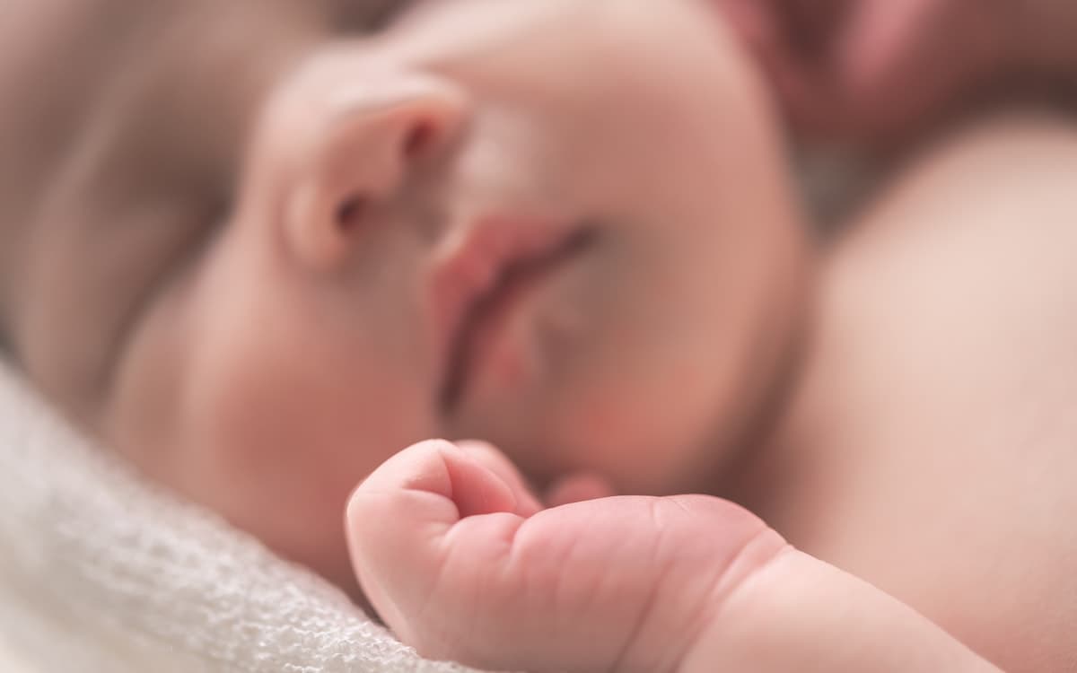 Microfisioterapia para bebês: cólica, sono e o cuidado com a primeira infância